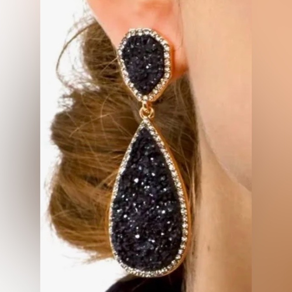 Baublebar Moonlight Druzy Drop Earring
Black stones,gold, clear stones framing